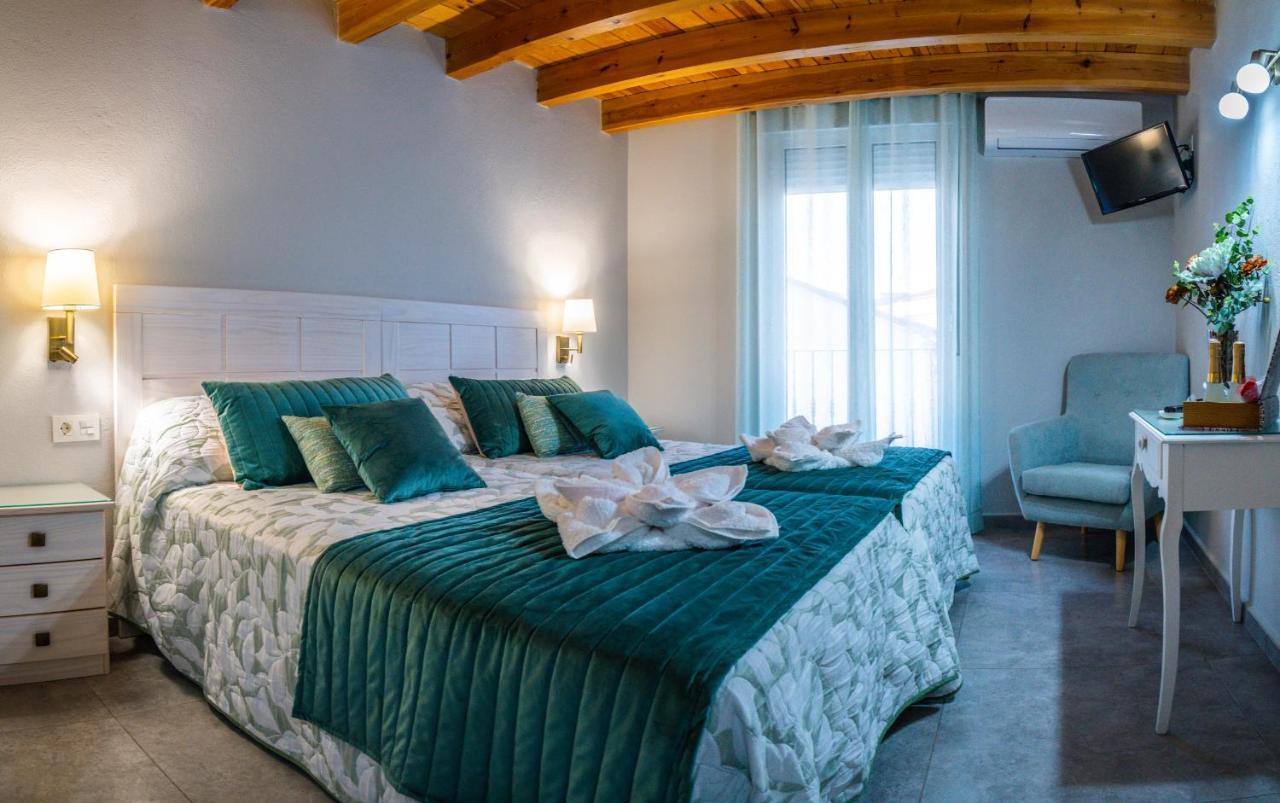 Apartamentos Turisticos El Altozano Фуэнтес-де-Леон Экстерьер фото